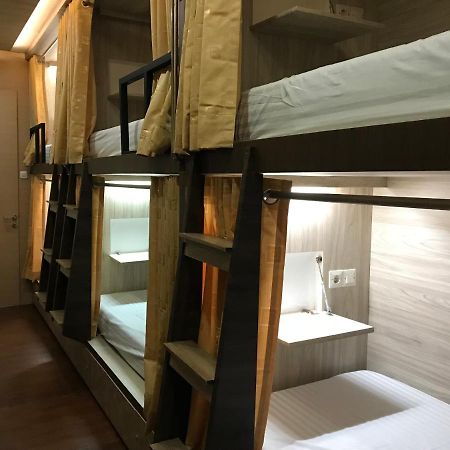 The Colour Hostel Понтианак Экстерьер фото