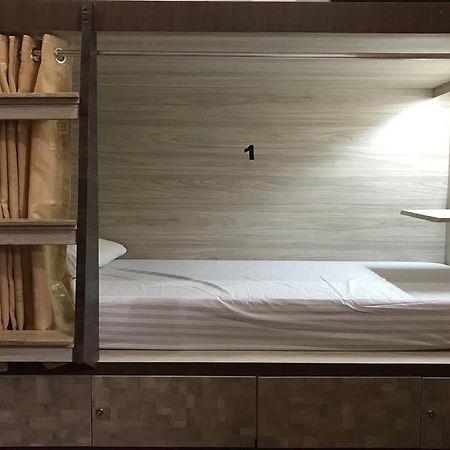 The Colour Hostel Понтианак Экстерьер фото