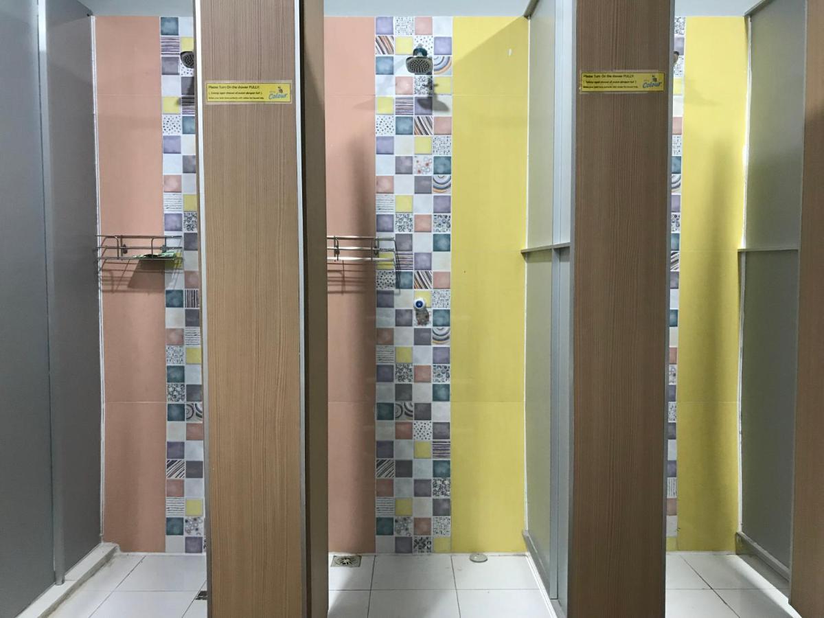 The Colour Hostel Понтианак Экстерьер фото